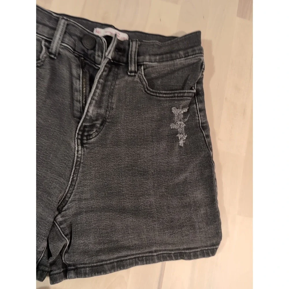 SO High Rise Boyfriend Midi Distressed Shorts Women's 1/25W Black‎
